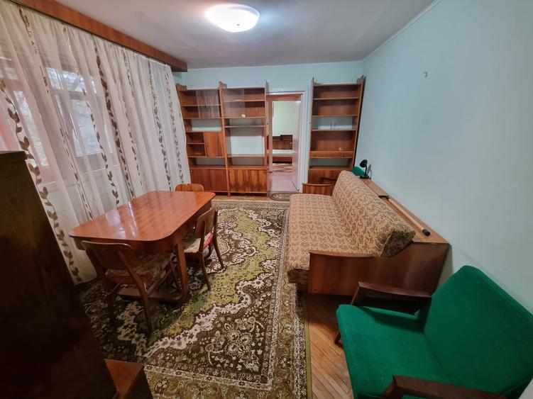 Apartament cu 3 camere semidecomandat, mobilat în Tătărași