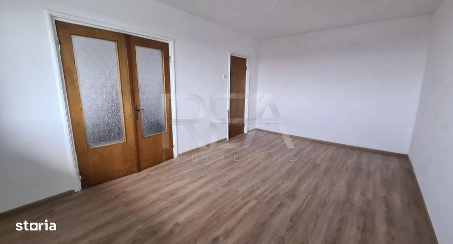 Apartament cu 3 camere decomandat în Drumul Taberei