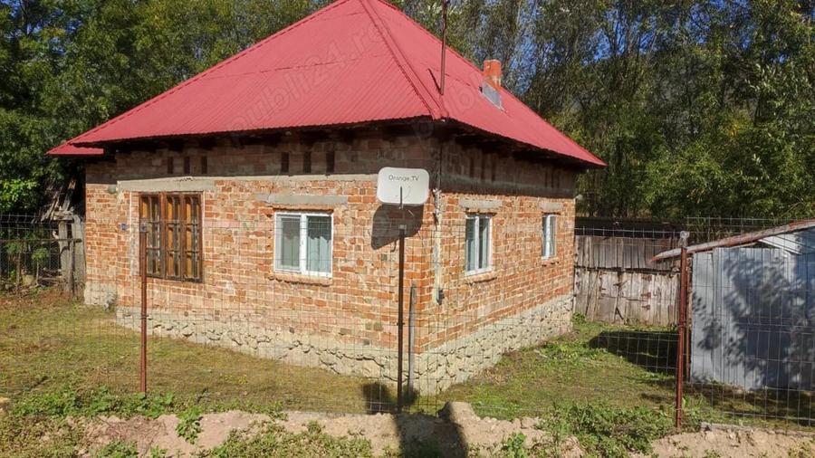 Casă cu 3 camere în Pietreni