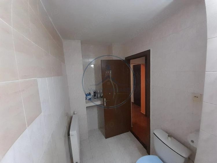 Apartament cu 4 camere decomandat în Central