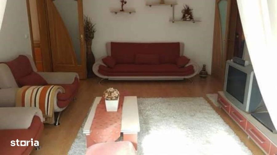 Apartament cu 3 camere semidecomandat în Decebal