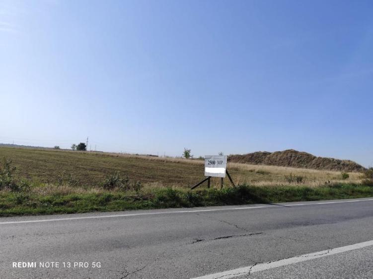 Teren de 2500 mp, în Cocorăștii Colț