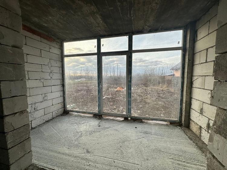 Casă cu 4 camere în Săsar
