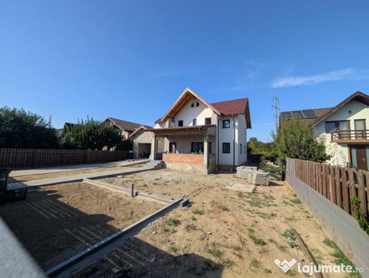 Casă cu 4 camere cu Teren 500 Mp în Gherăiești