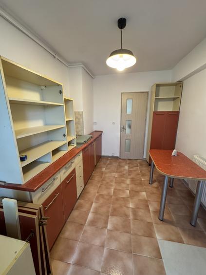 Apartament cu 3 camere decomandat în Democrației