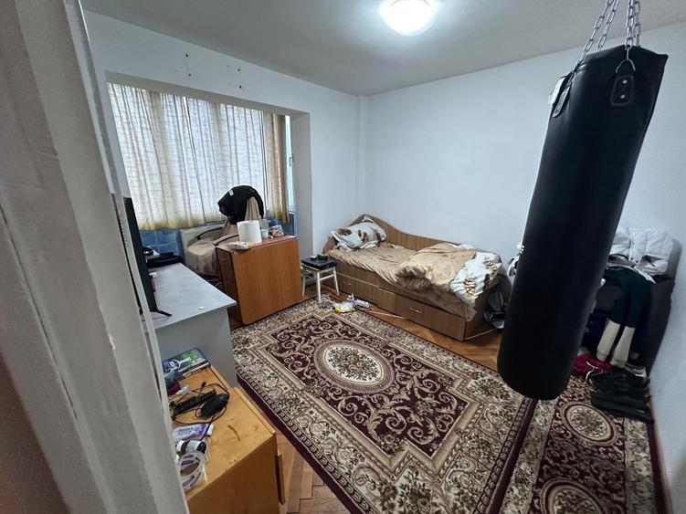 Apartament cu 3 camere decomandat în Alexandru cel Bun