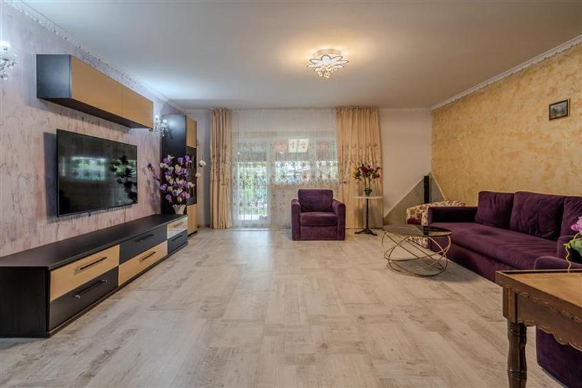 Duplex cu 4 camere cu Canalizare în Central