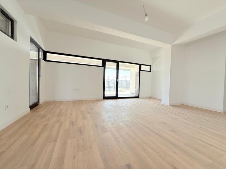 Apartament cu 3 camere decomandat în Băneasa