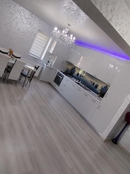 Apartament de vanzare 3 camere zona Eroilor - 2