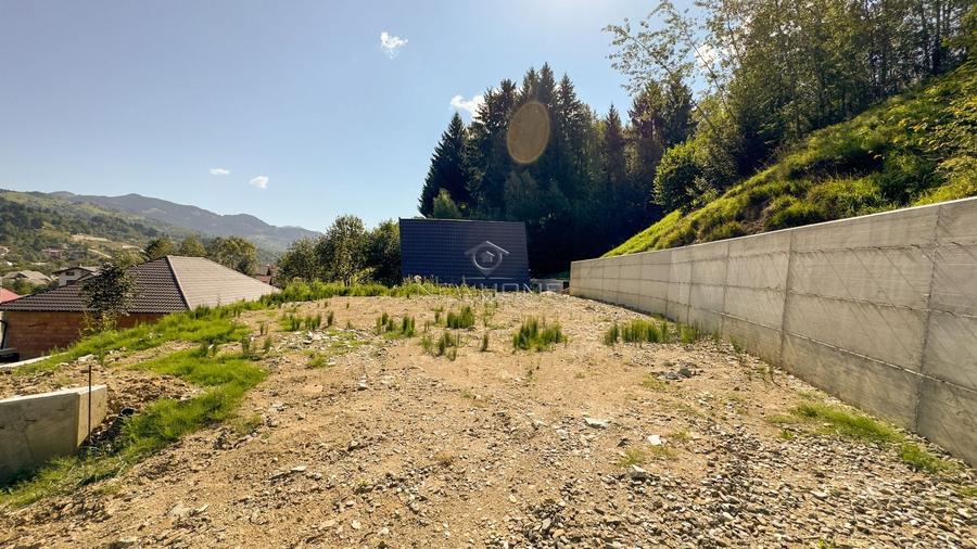 Teren Construcții intravilan de 1800 mp, în Nord