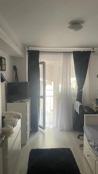 Apartament de vanzare - 3 Camere - 8