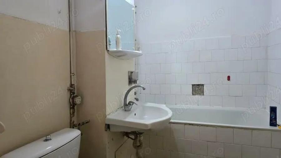Apartament cu 3 camere decomandat în Micro 15