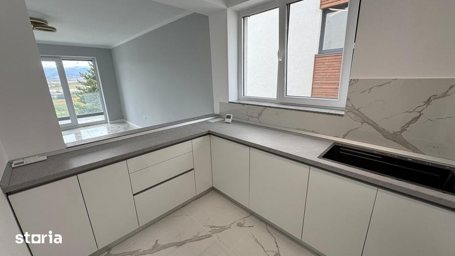 Apartament cu 3 camere decomandat în Cristian
