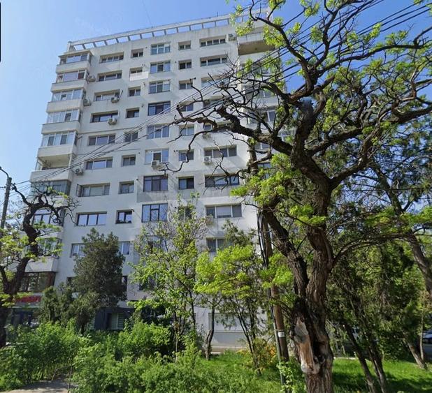 Apartament cu 3 camere semidecomandat în Palat
