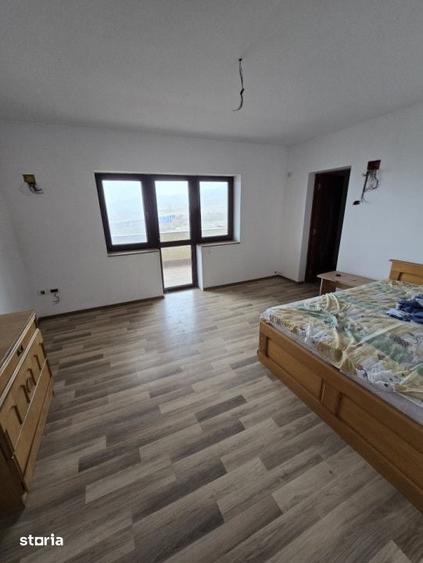 Casă cu 8 camere cu Teren 961 Mp în Hemeiuș