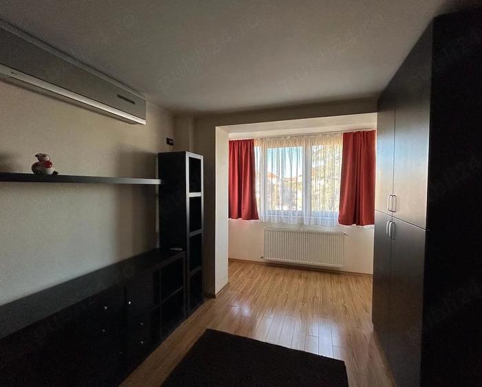 Apartament cu 4 camere semidecomandat în Podgoria