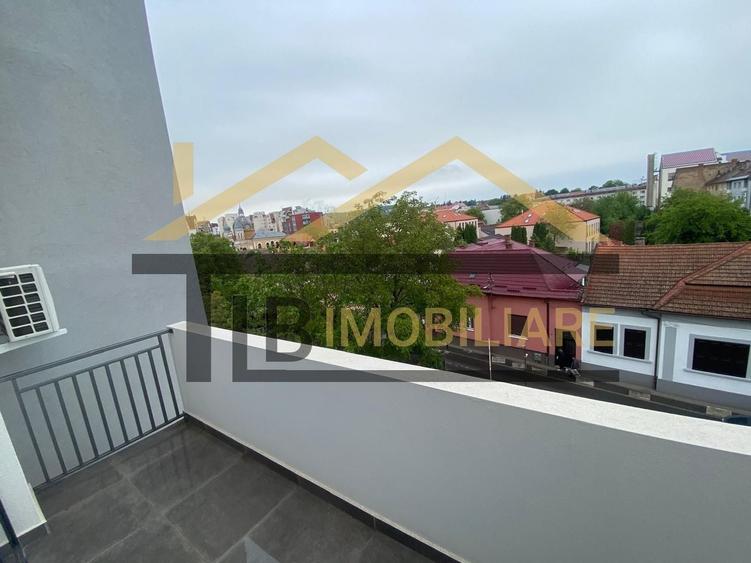 Apartament cu 3 camere semidecomandat în Central