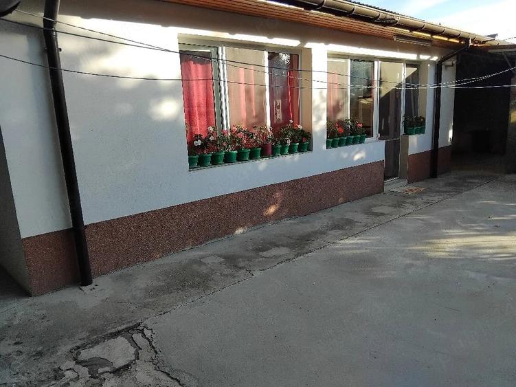 Casă cu 4 camere cu Teren 371 Mp în Apărătorii Patriei