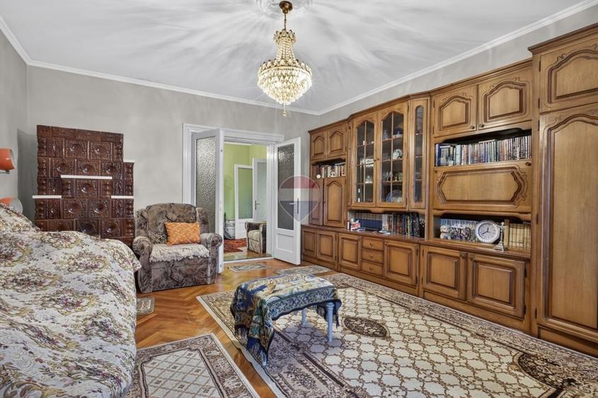 Casă individuală cu 4 camere cu Teren 1371 Mp în Central