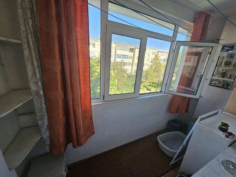 Apartament cu 3 camere semidecomandat în Țiglina 3