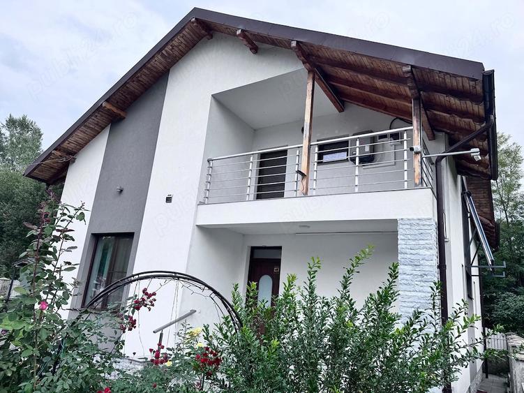 Casă cu 4 camere cu Teren 500 Mp în Livadea