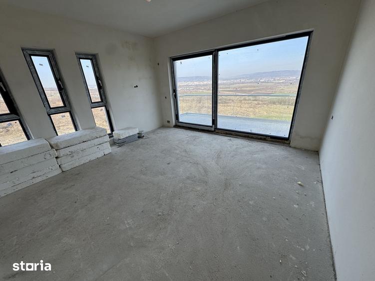 Casă cu 6 camere cu Teren 479 Mp în Central