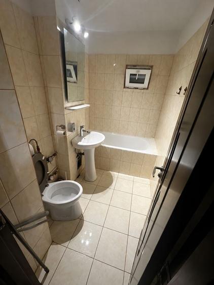 Apartament cu 2 camere semidecomandat în Craiovița Nouă