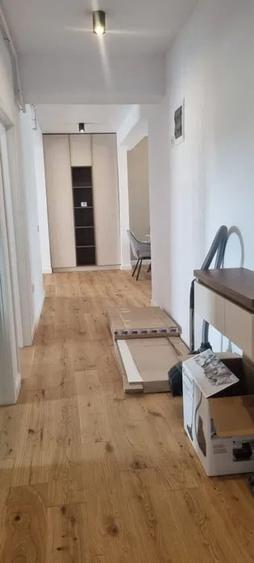 Apartament cu 3 camere semidecomandat, mobilat în Pipera