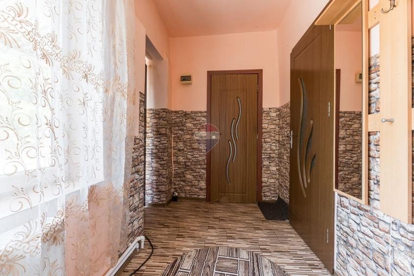 Casă individuală cu 3 camere cu Teren 2700 Mp în Bucium