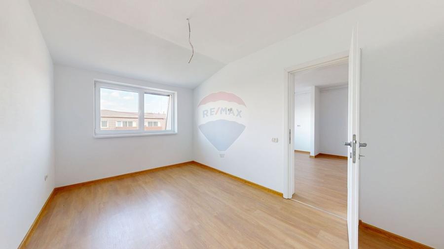 Apartament cu 2 camere semidecomandat în Sânpetru