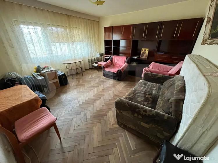 Apartament cu 3 camere decomandat, mobilat în Central