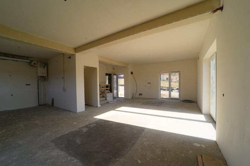 Duplex cu 4 camere decomandat cu Teren 235 Mp în Central
