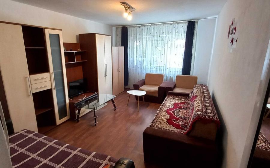 Apartament cu 2 camere decomandat în Tractorul