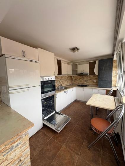 Apartament cu 3 camere decomandat, mobilat în Exterior Sud