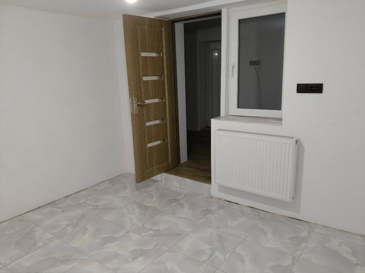 Casă individuală cu 5 camere cu Canalizare în Corbu