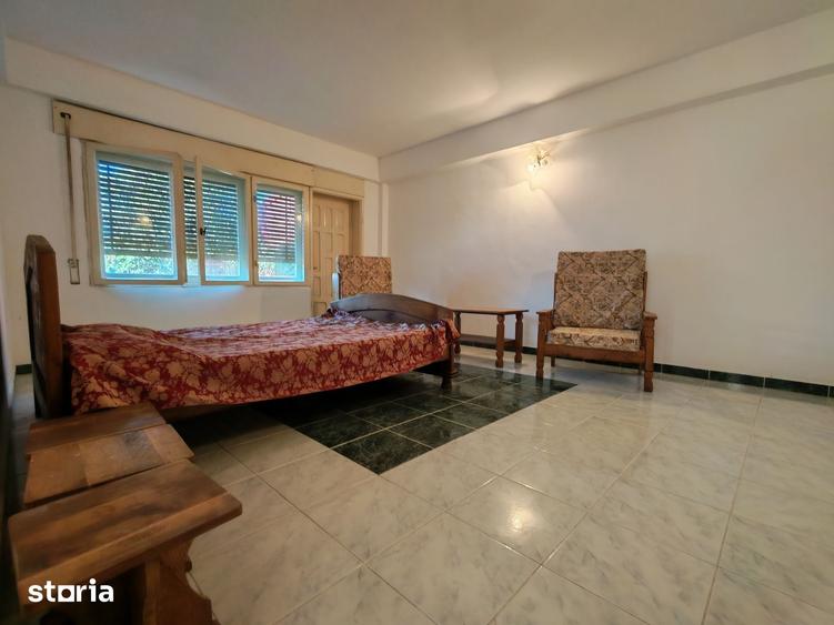 Apartament cu 4 camere decomandat în Central