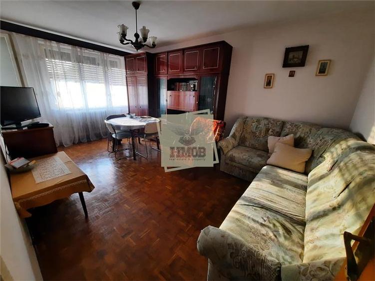 Apartament mobilat cu 3 camere in zona Strand - 1