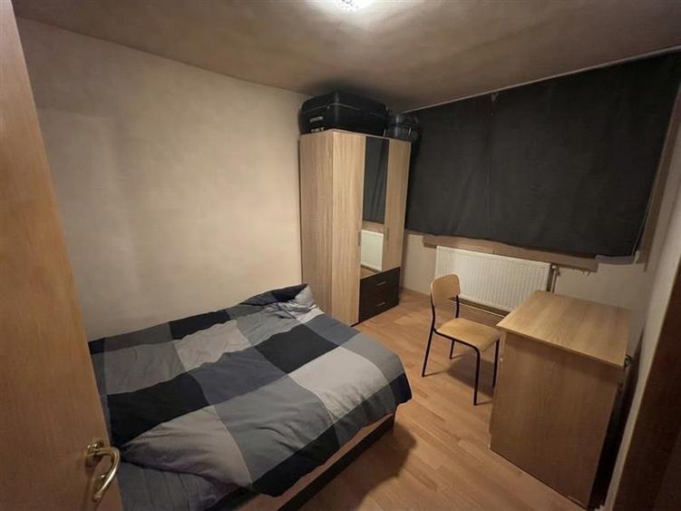 Apartament cu 3 camere semidecomandat, mobilat în Complex Studențesc