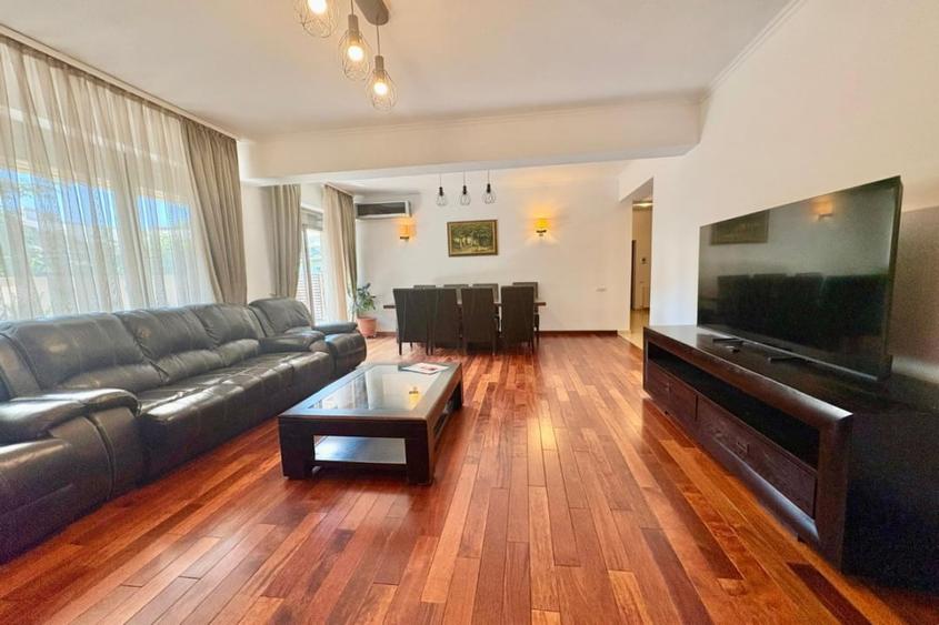 Apartament cu 3 camere semidecomandat, mobilat în Bucureștii Noi