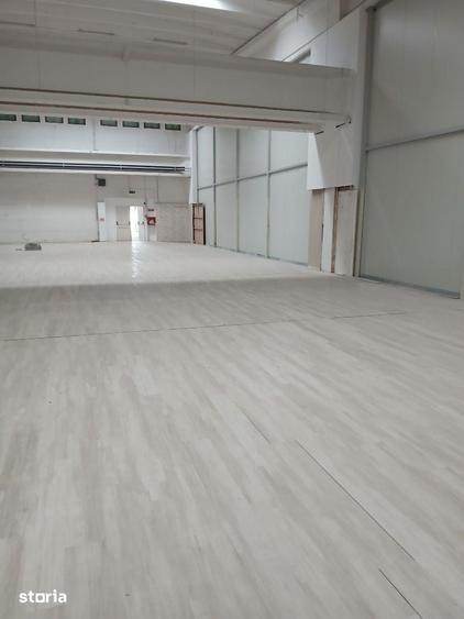 Spațiu comercial, de 1,740 mp, în Central