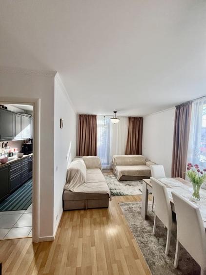 Apartament cu 3 camere decomandat, mobilat în Central