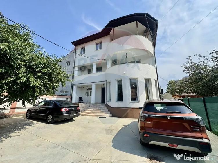 Casă cu 6 camere cu Teren 180 Mp în Giulești