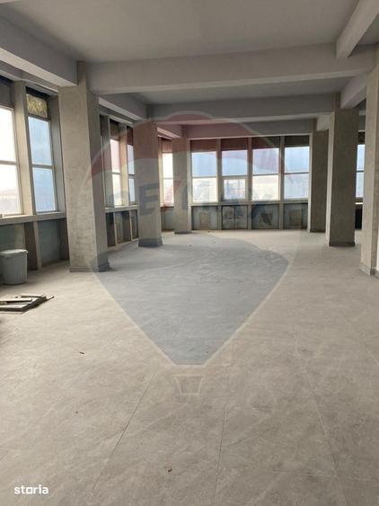 Spațiu comercial, de 995 mp, în Bucur Obor
