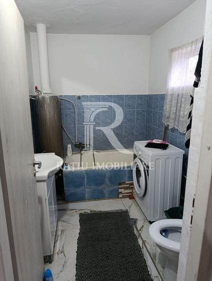 Casă individuală cu 6 camere cu Canalizare în Sitani