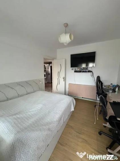 Apartament cu 4 camere decomandat în Traian