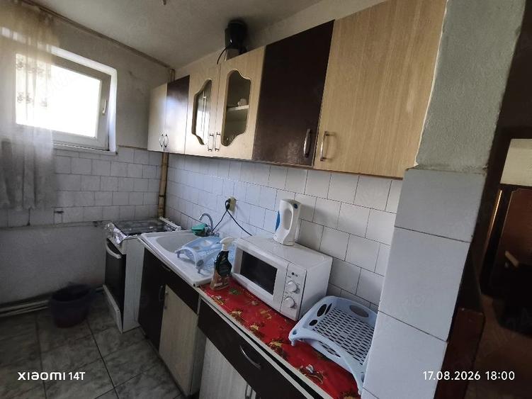 Apartament cu 3 camere decomandat în Petros