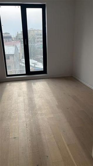 Apartament cu 3 camere decomandat în Herăstrău