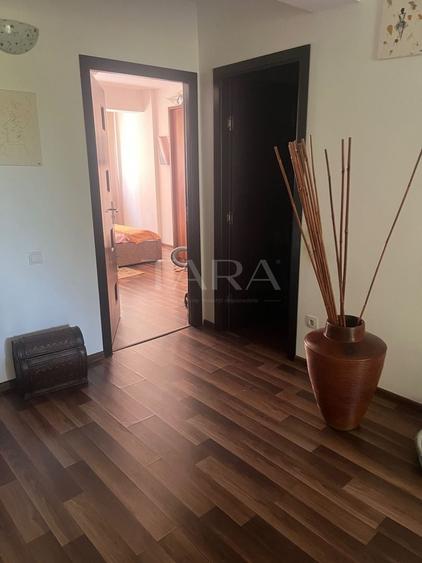 Apartament cu 3 camere decomandat, mobilat în Florești