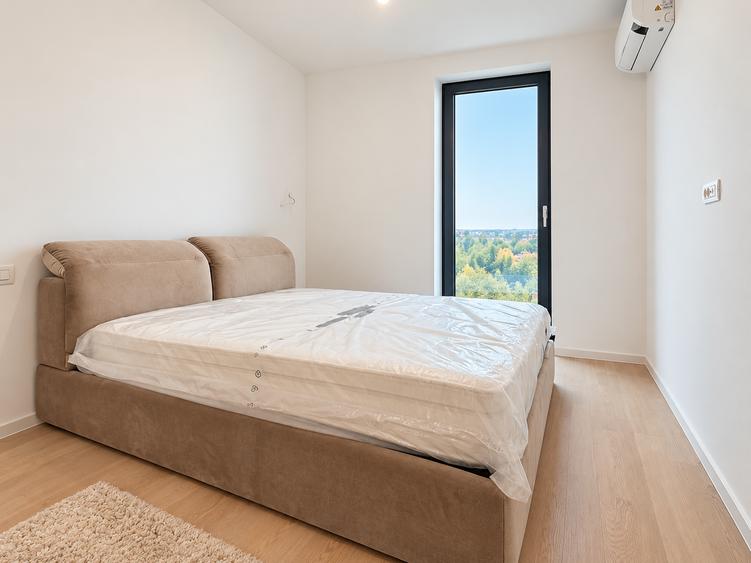 Apartament cu 3 camere semidecomandat în Băneasa
