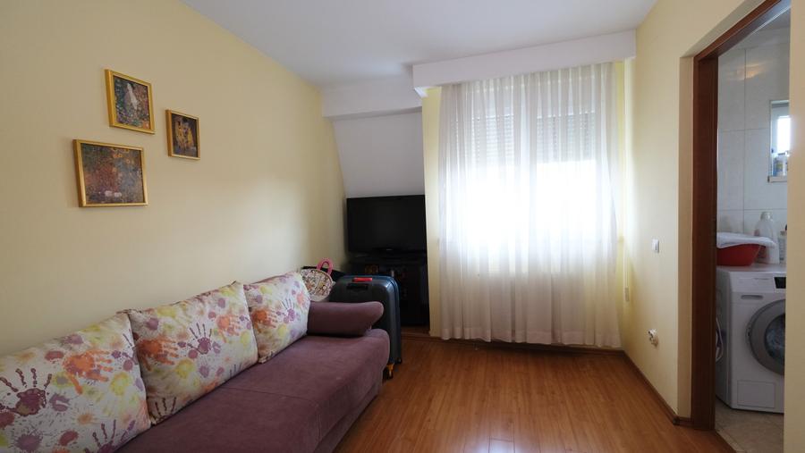 Casă individuală cu 5 camere cu Canalizare în Cornetu